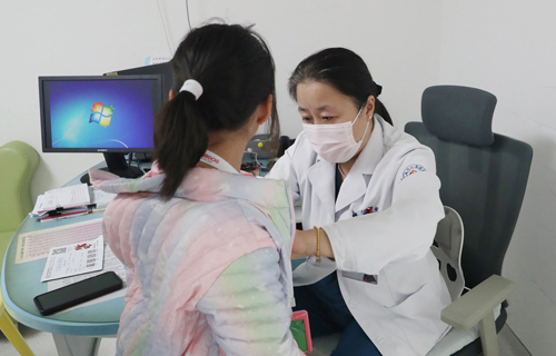 关爱女童,为爱添翼——我院开展“国际女童日”健康义诊活动