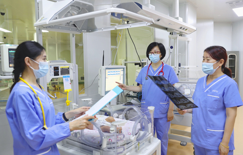 党旗映童心 | 新生儿、重症监护室党支部：党建领航，护佑新生