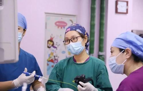 “小镜子”解决大难题：微创内镜技术守护儿童消化健康