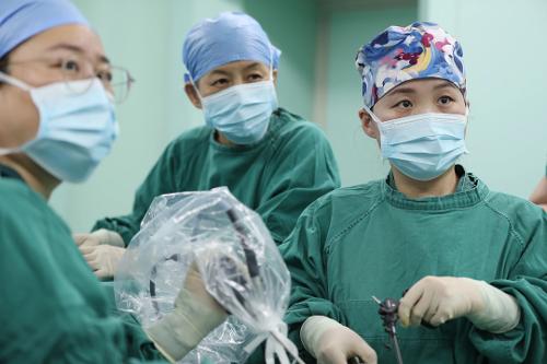 3岁儿童消化道异物命悬一线，儿医团队“飓风营救”转危为安