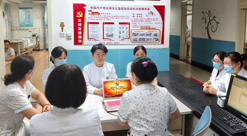 党旗映童心 | 急诊科党支部：与时间赛跑，为生命护航
