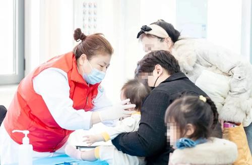孩子长出“双排牙”，拔还是等？儿医一次讲清