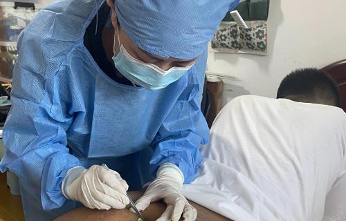 首单上门护理，儿医服务赢得五星赞誉